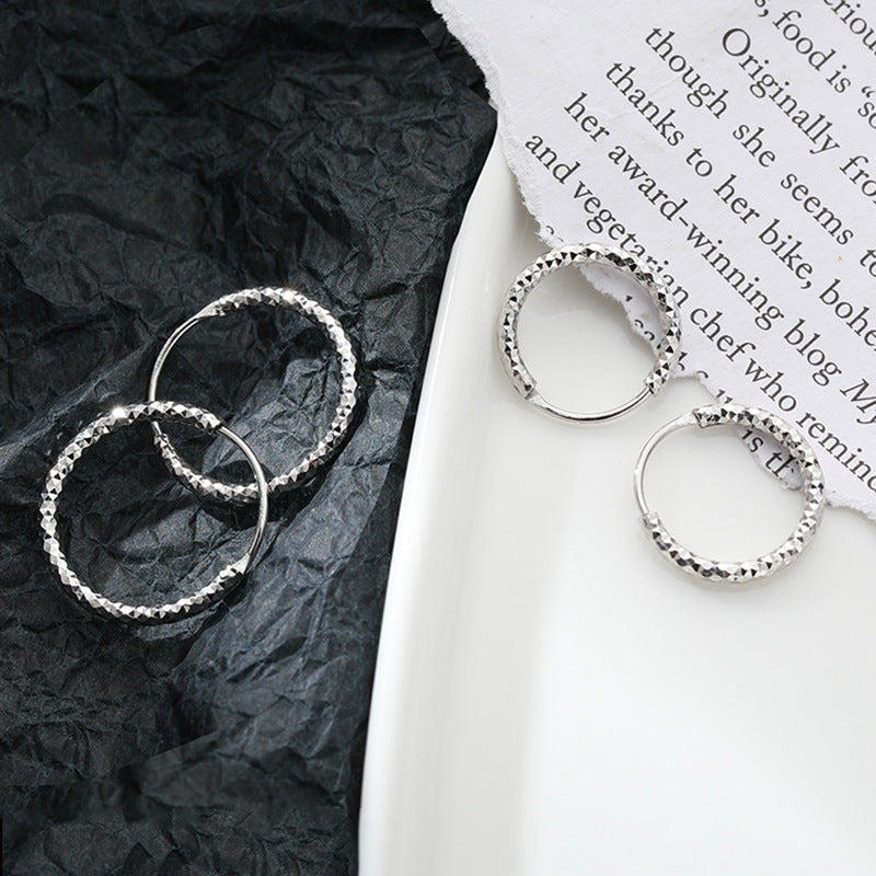 Klassinen Korvarengas ajattomalla viehätyksellä