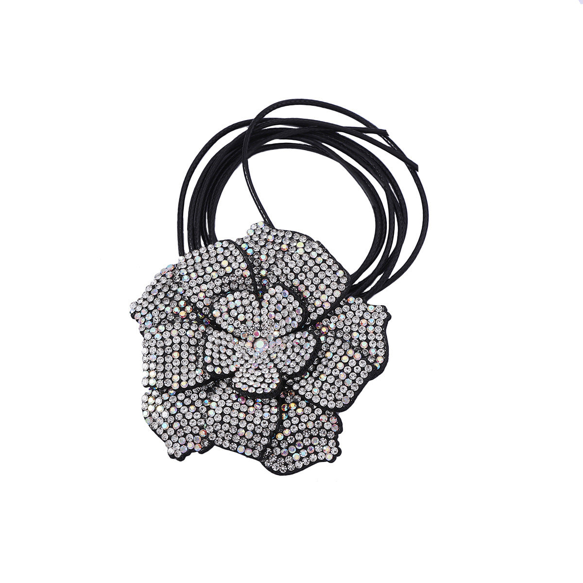 Hurmaava Kaulakoru jokaiseen tilaisuuteen