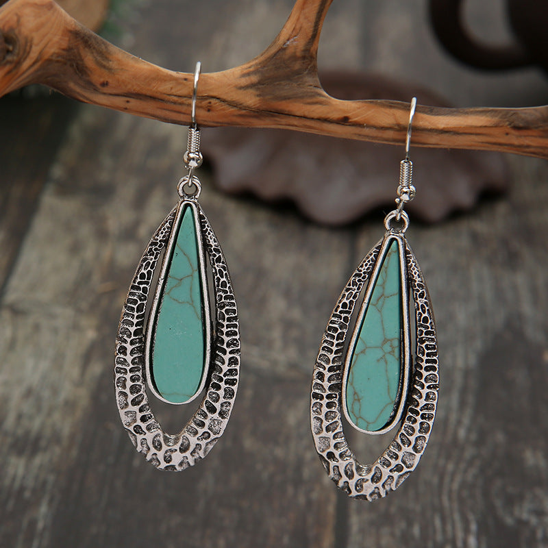 Klassinen Sormus ajattomalla viehätyksellä