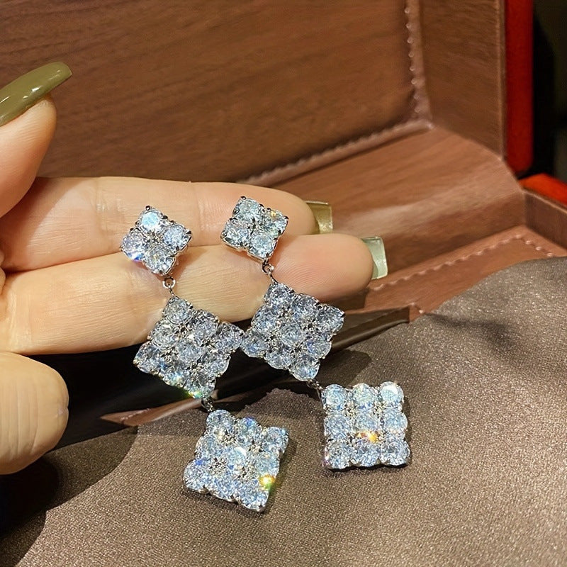 Hurmaava Korvarengas jokaiseen tilaisuuteen