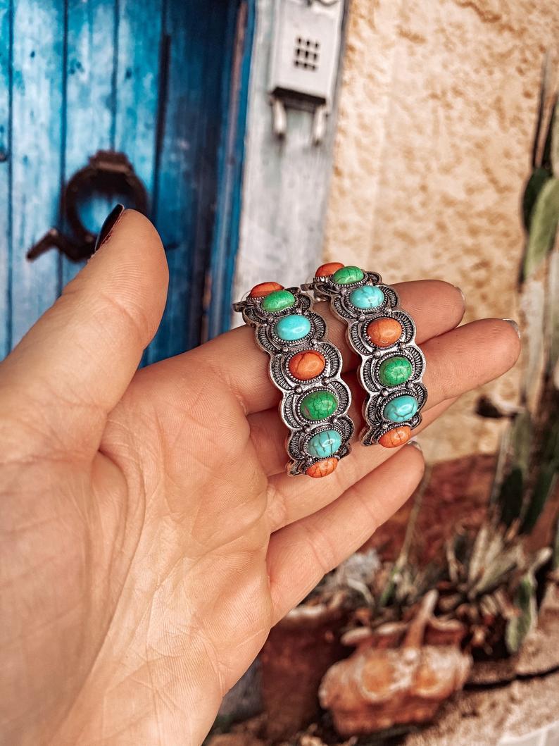 Klassinen Sormus ajattomalla viehätyksellä