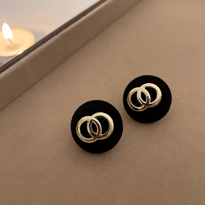 Klassinen Korvarengas ajattomalla viehätyksellä