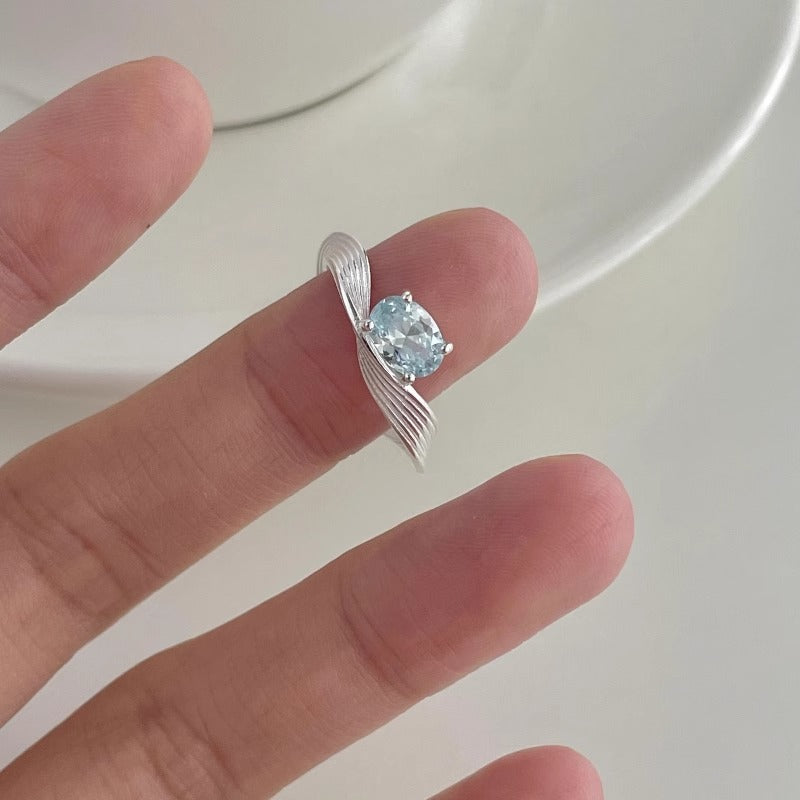 Klassinen Sormus ajattomalla viehätyksellä