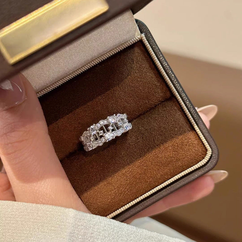 Elegantti Koru jokaiseen tilaisuuteen