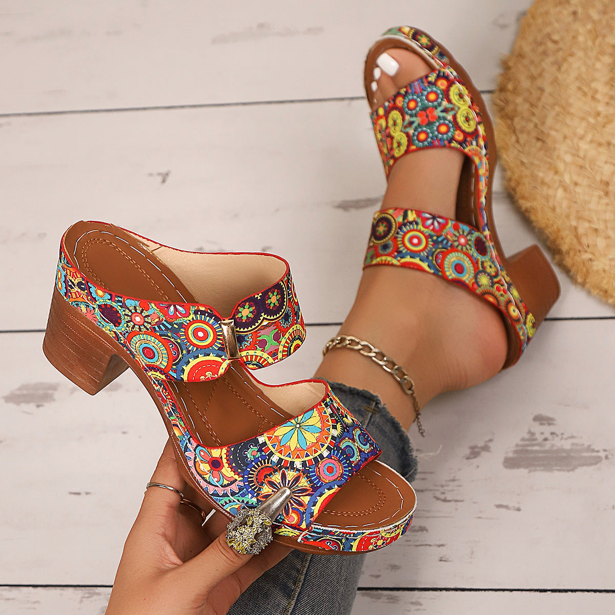 Tyylikkäät Ortopediset Sandaalit Ainutlaatuisella Muotoilulla