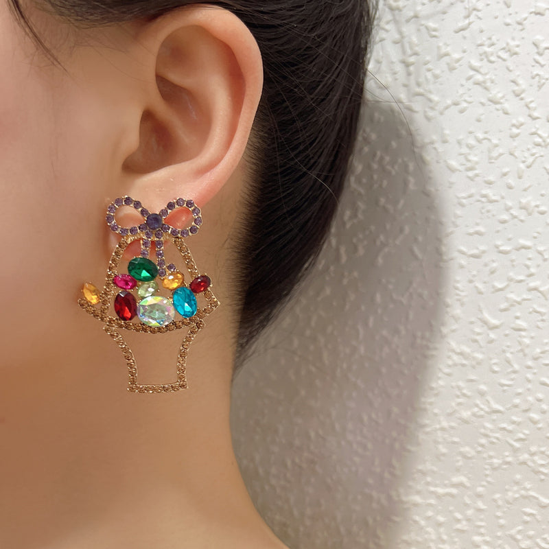 Kaunis Korvarengas ainutlaatuisella tyylillä