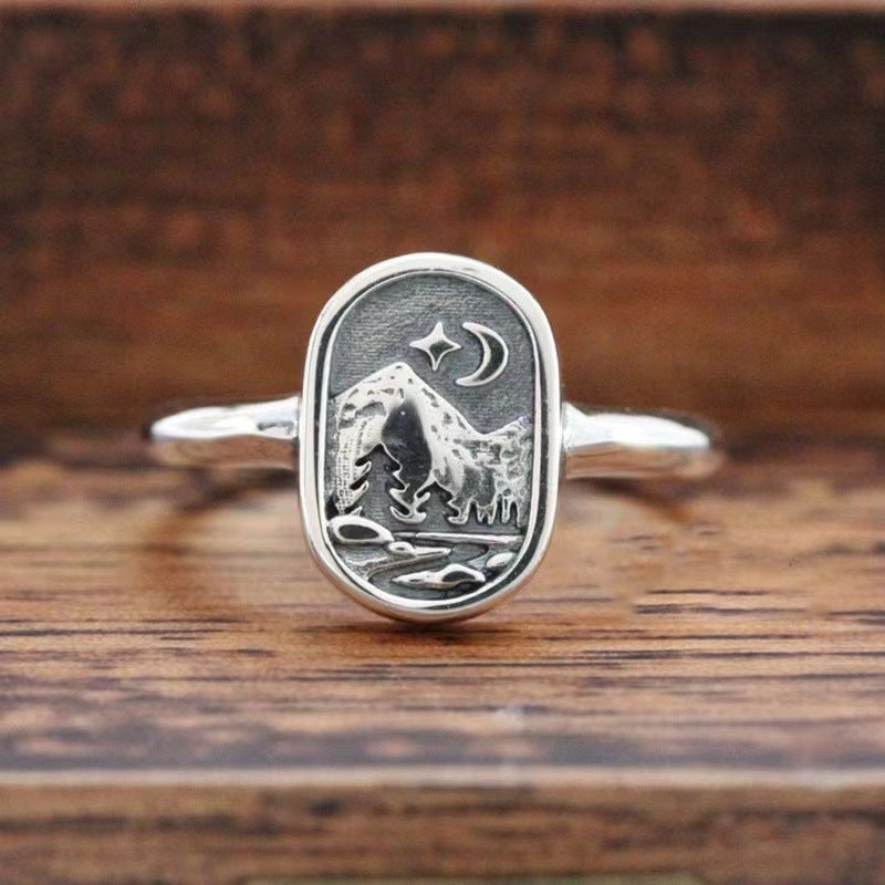 Klassinen Sormus ajattomalla viehätyksellä