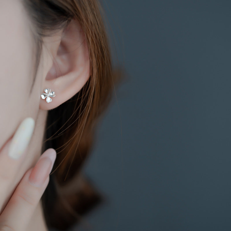 Kaunis Korvarengas ainutlaatuisella tyylillä