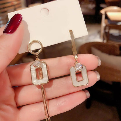 Klassinen Korvarengas ajattomalla viehätyksellä