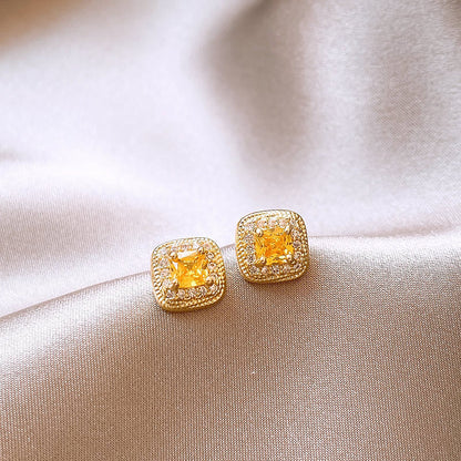 Kaunis Korvarengas ainutlaatuisella tyylillä