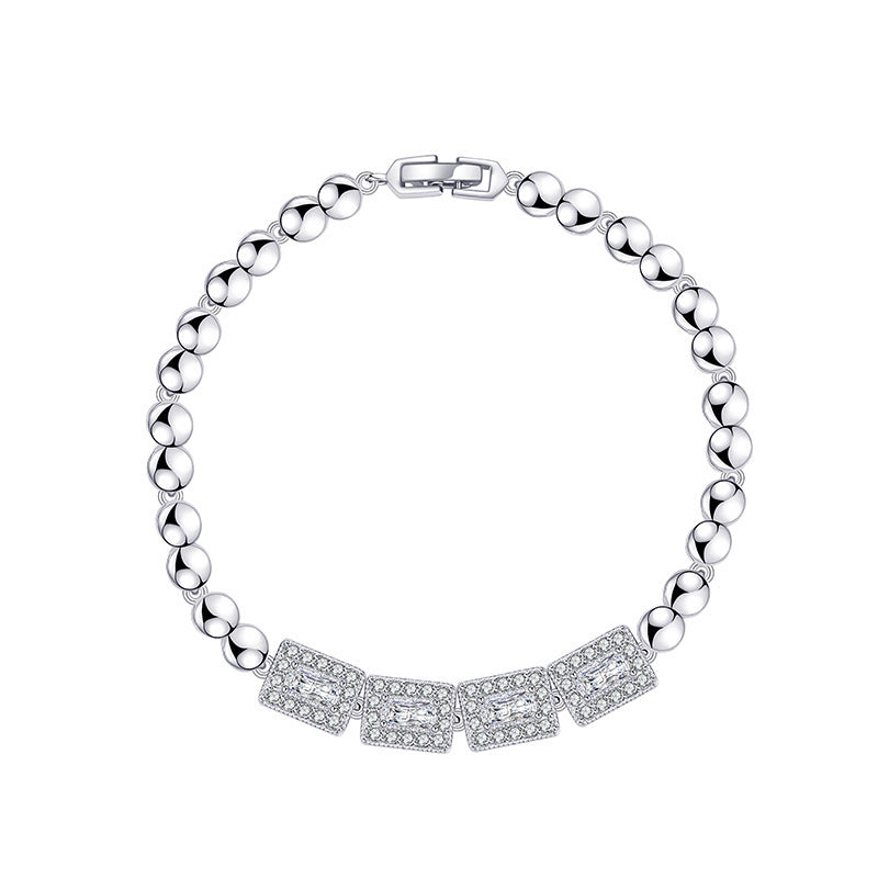 Klassinen Rannekoru ajattomalla viehätyksellä