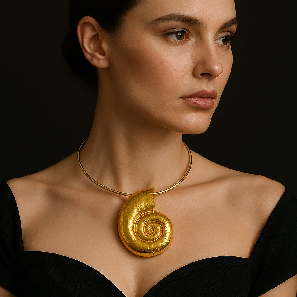 Klassinen Riipus ajattomalla viehätyksellä