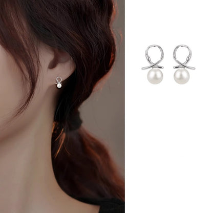 Kaunis Helmi Korvarengas ainutlaatuisella tyylillä