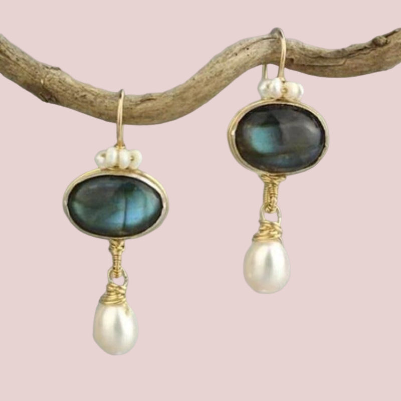 Klassinen Sormus ajattomalla viehätyksellä