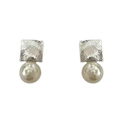 Kaunis Sormus ainutlaatuisella tyylillä