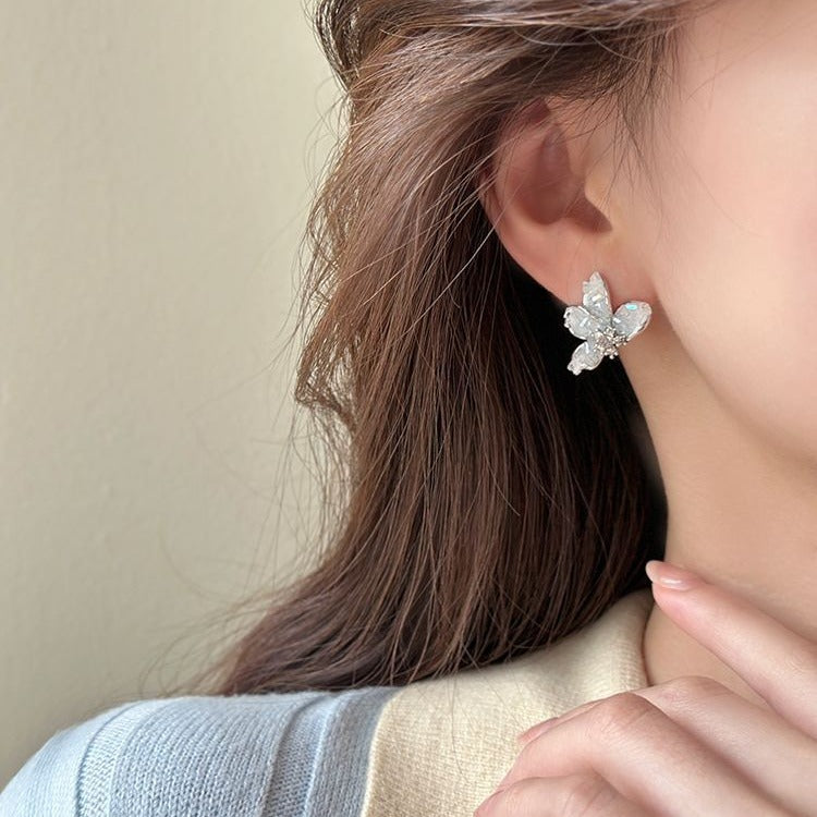 Klassinen Korvarengas ajattomalla viehätyksellä