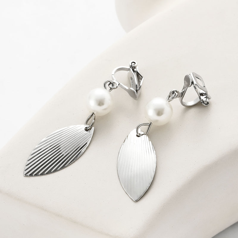 Klassinen Helmi Korvarengas ajattomalla viehätyksellä