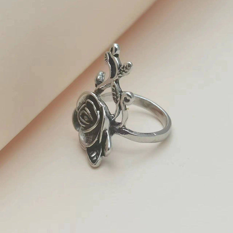 Klassinen Sormus ajattomalla viehätyksellä