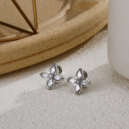 Kaunis Korvarengas ainutlaatuisella tyylillä