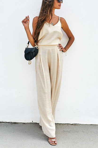 Effortlessly Elegant Pants with a Timeless Design