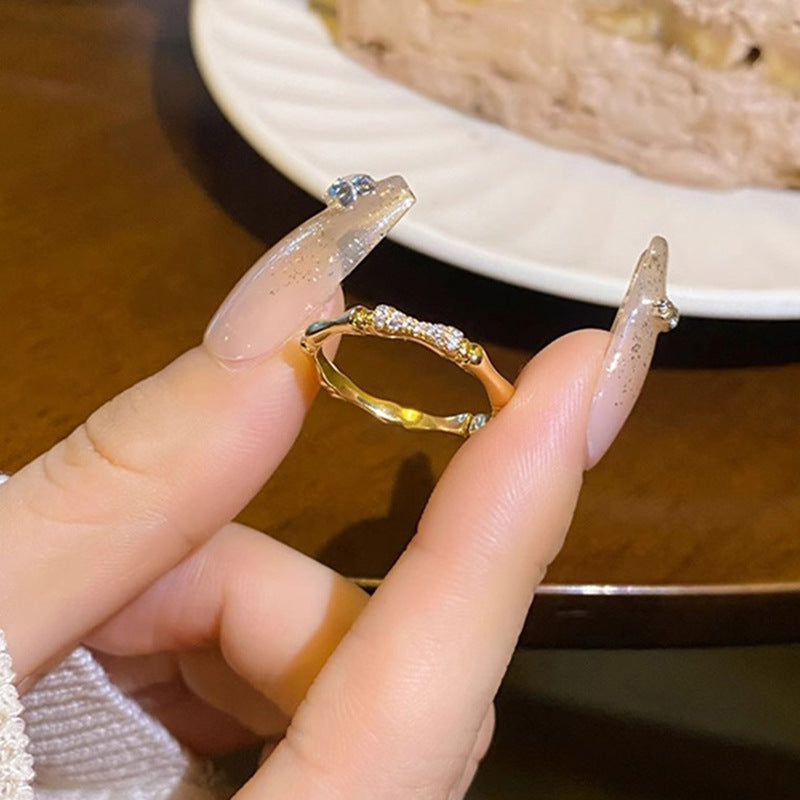 Kaunis Sormus ainutlaatuisella tyylillä