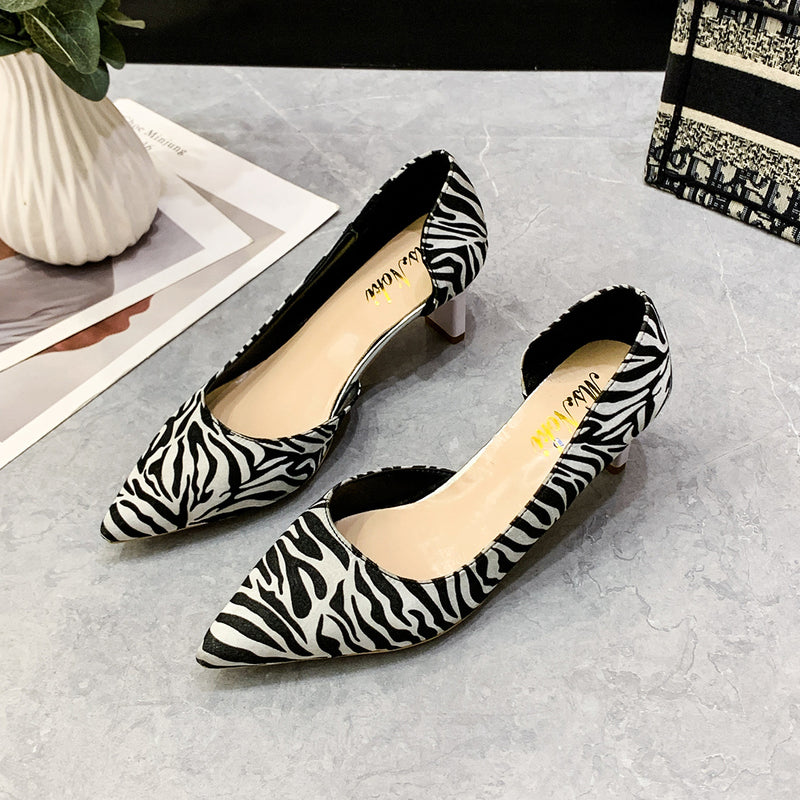 Tyylikkäät Ortopediset Sandaalit Ainutlaatuisella Muotoilulla