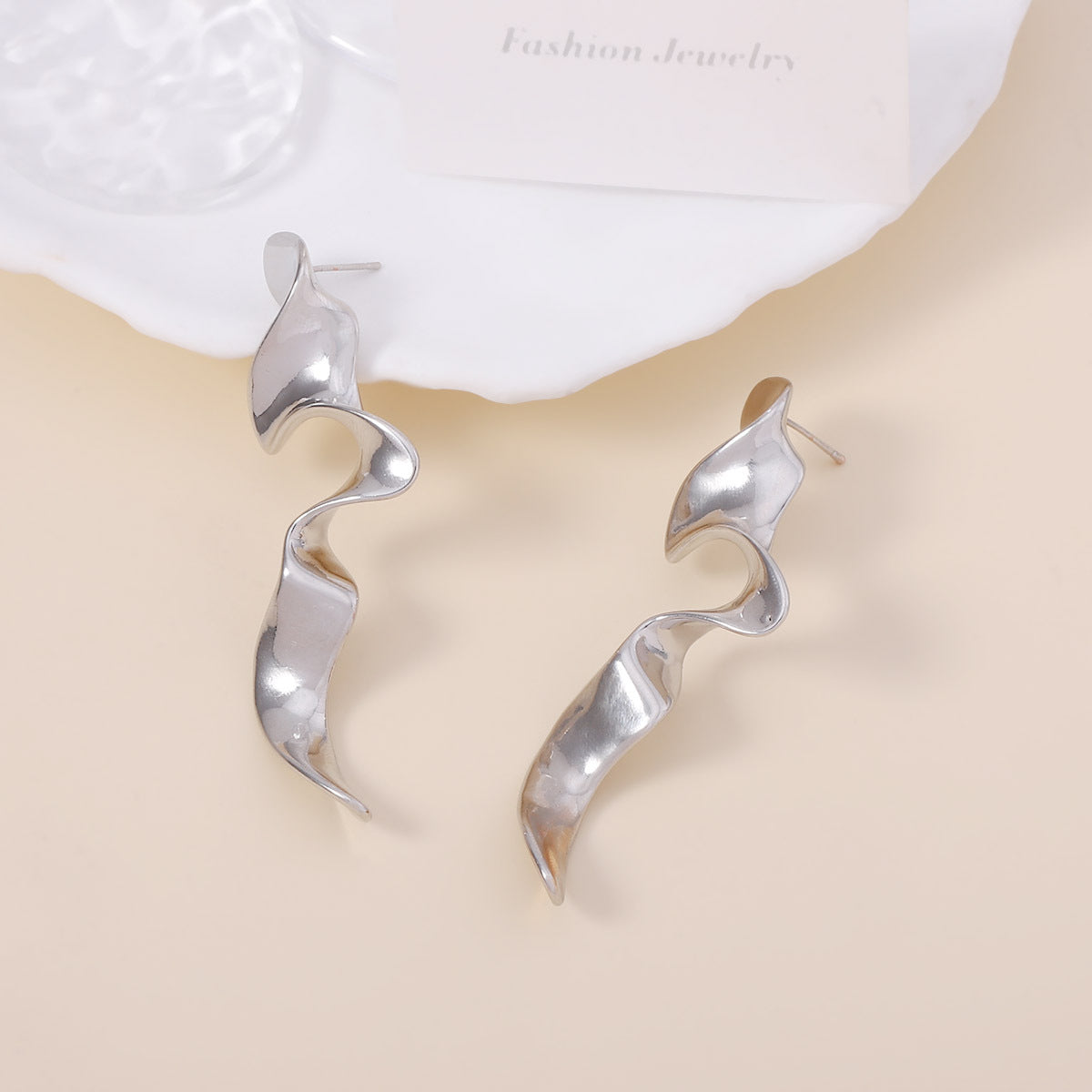 Klassinen Korvarengas ajattomalla viehätyksellä