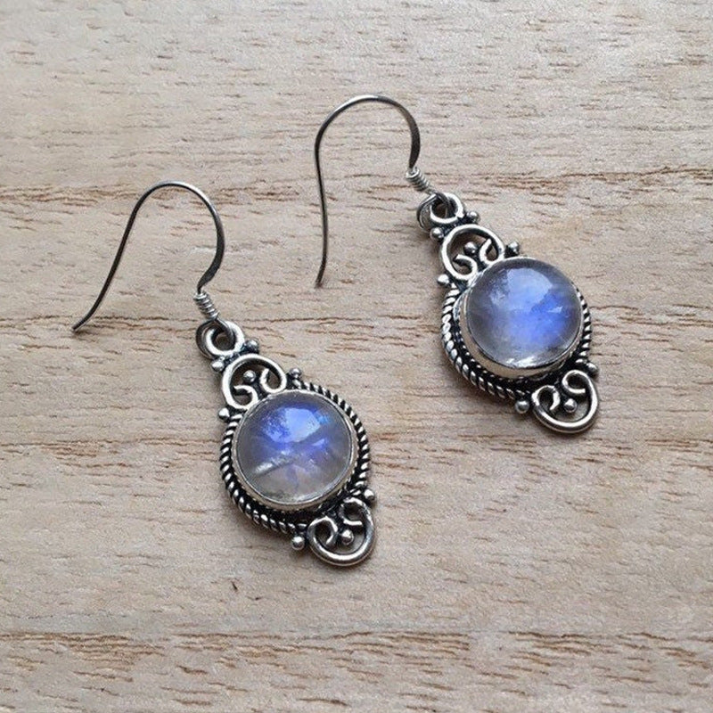 Klassinen Sormus ajattomalla viehätyksellä