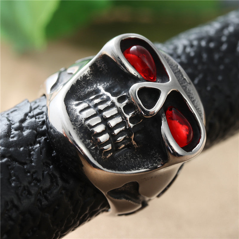 Klassinen Sormus ajattomalla viehätyksellä