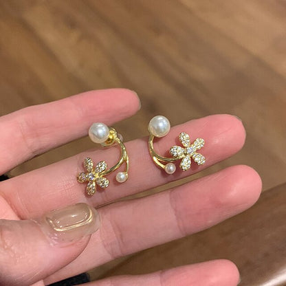 Kaunis Helmi Korvarengas ainutlaatuisella tyylillä