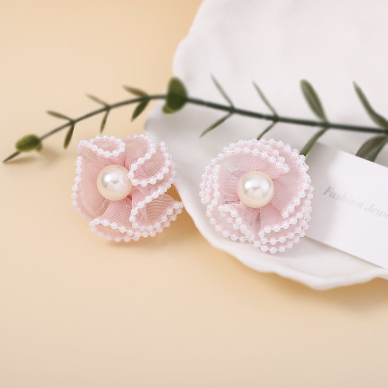 Hurmaava Helmi Korvarengas jokaiseen tilaisuuteen