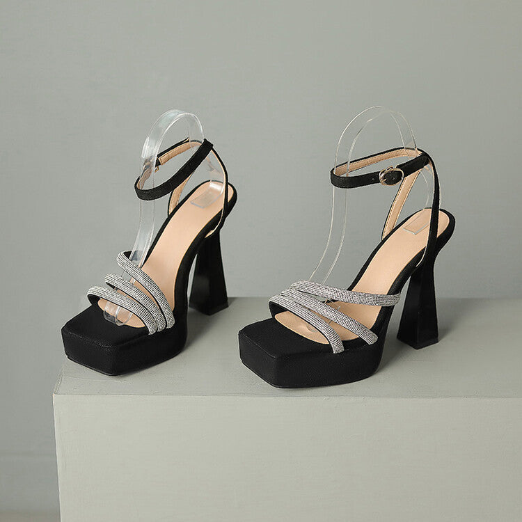 Tyylikkäät Ortopediset Sandaalit Ainutlaatuisella Muotoilulla