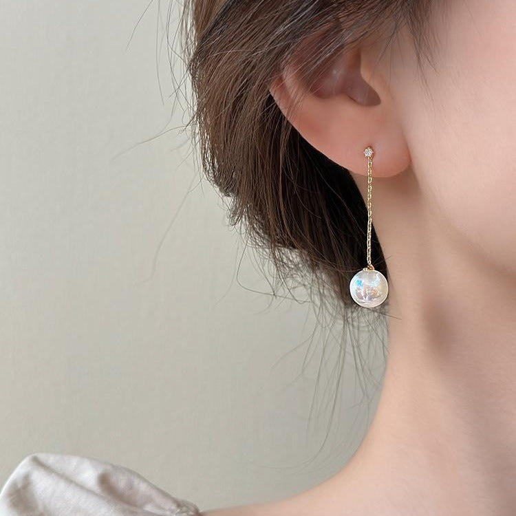 Klassinen Helmi Korvarengas ajattomalla viehätyksellä