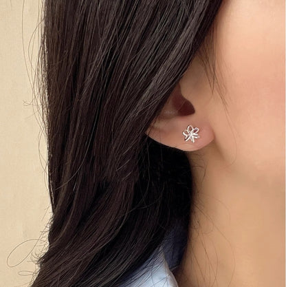 Kaunis Korvarengas ainutlaatuisella tyylillä