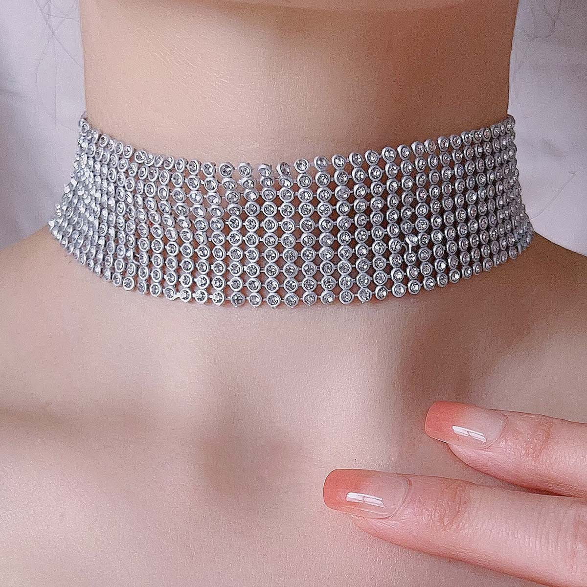 Hurmaava Kaulakoru jokaiseen tilaisuuteen