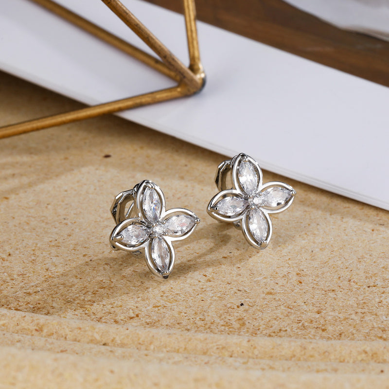 Kaunis Korvarengas ainutlaatuisella tyylillä