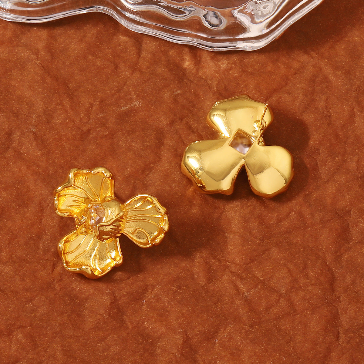 Klassinen Kulta Korvarengas ajattomalla viehätyksellä