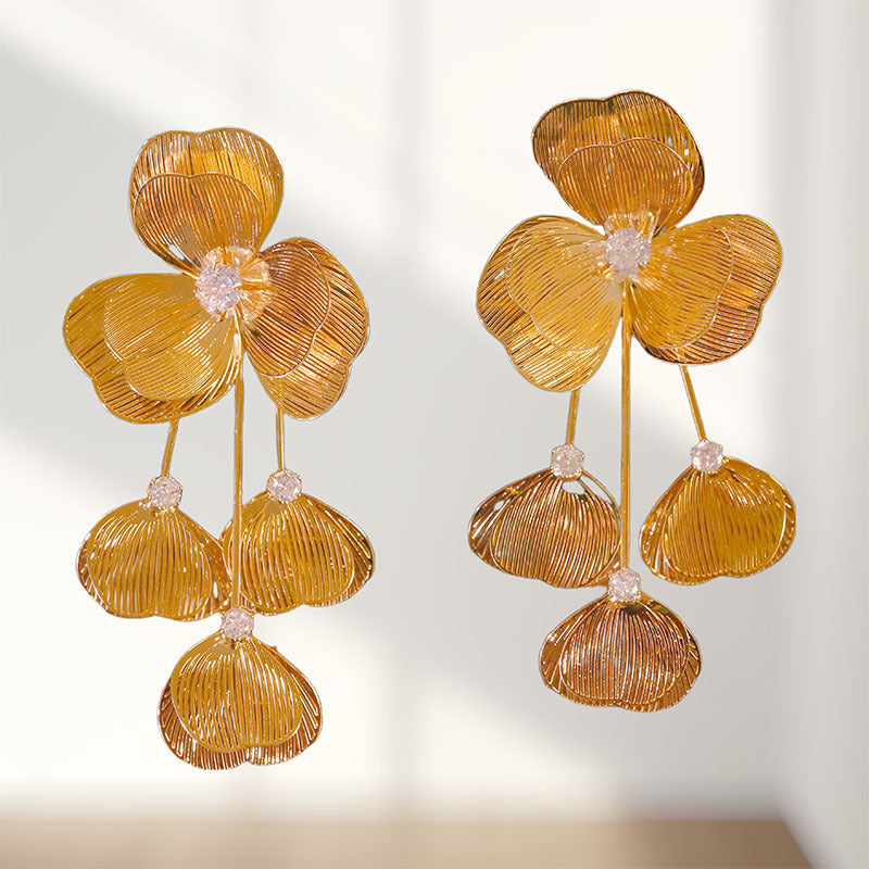 Kaunis Korvarengas ainutlaatuisella tyylillä