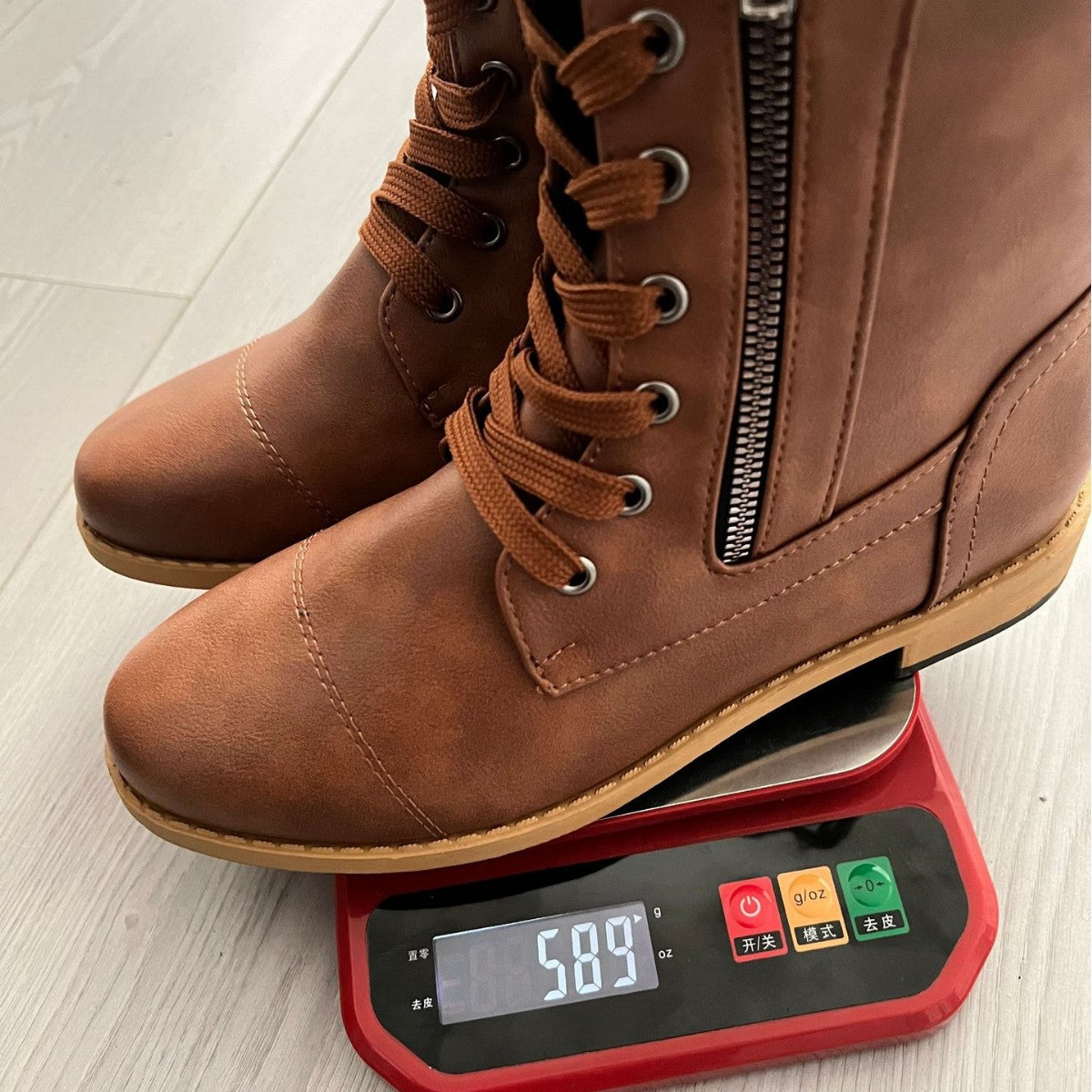 Tyylikkäät Ortopediset Saappaat Ainutlaatuisella Muotoilulla