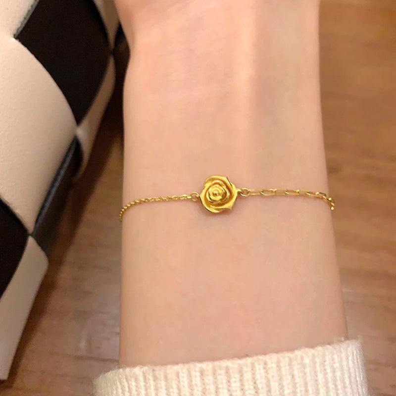 Elegantti Kulta Rannekoru jokaiseen tilaisuuteen