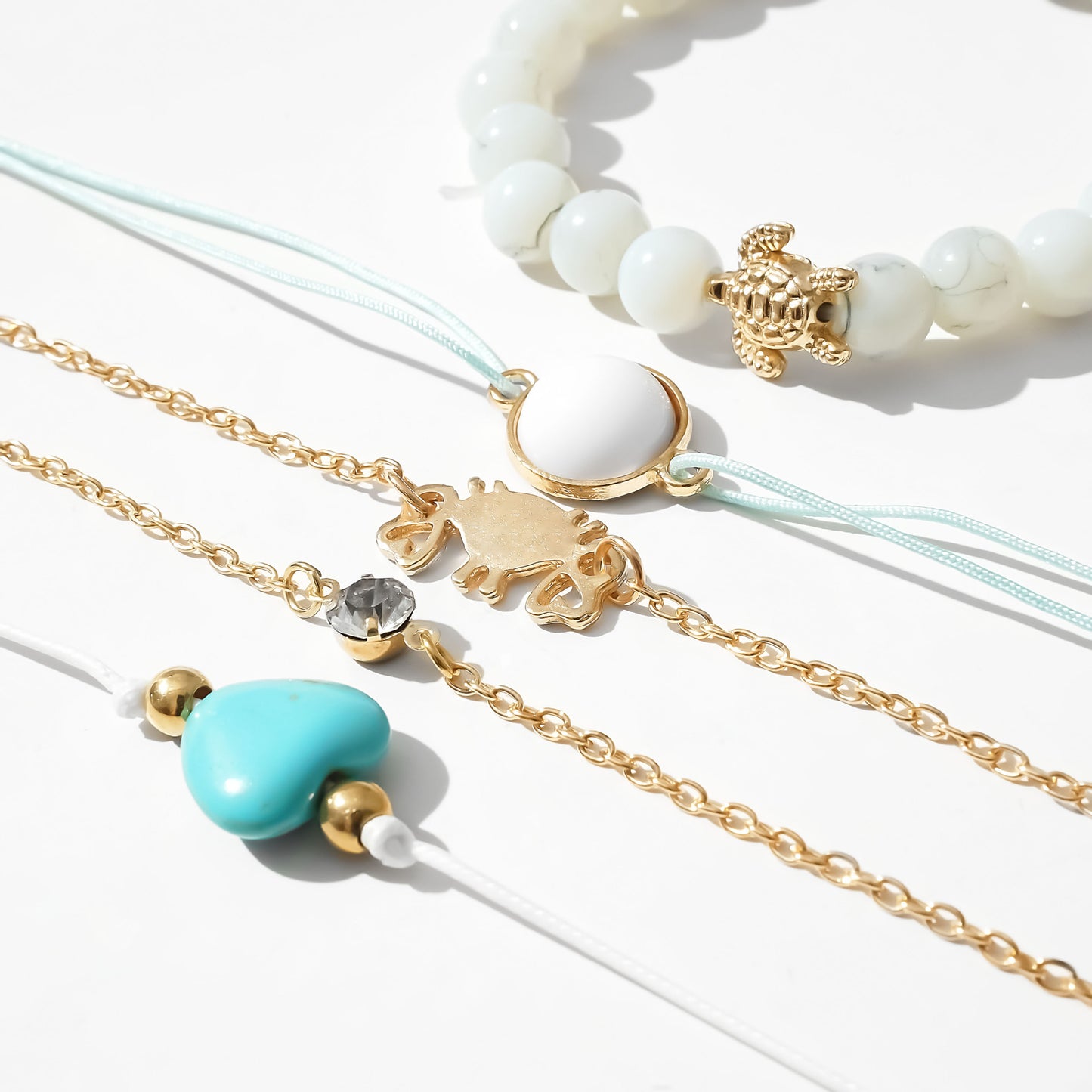 Klassinen Korusetti ajattomalla viehätyksellä