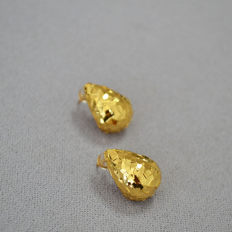 Klassinen Kulta Korvarengas ajattomalla viehätyksellä