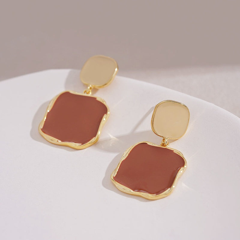 Klassinen Korvarengas ajattomalla viehätyksellä