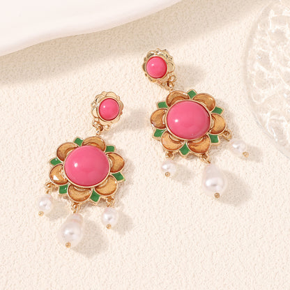 Klassinen Helmi Korvarengas ajattomalla viehätyksellä