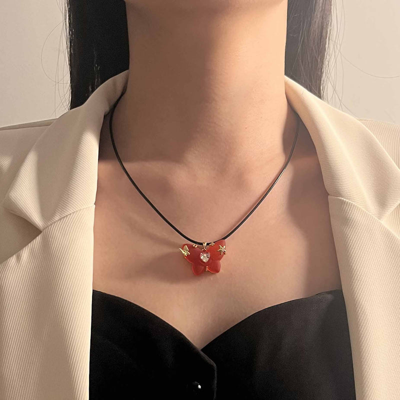 Käsintehty vintage Kaulakoru