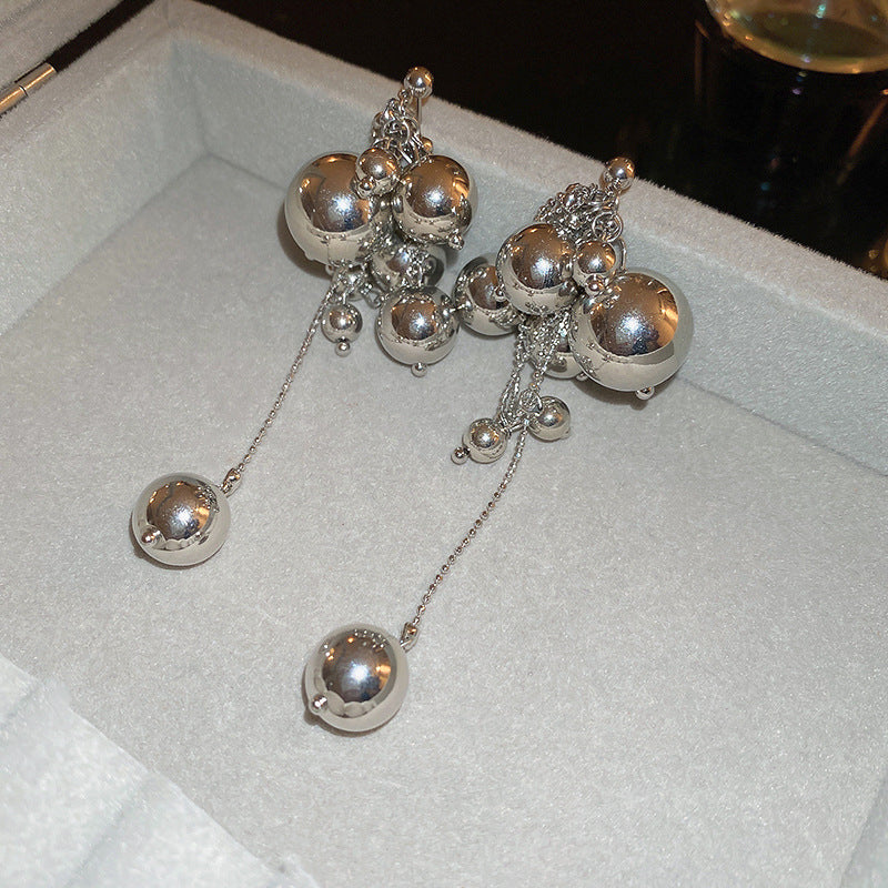 Kaunis Korvarengas ainutlaatuisella tyylillä