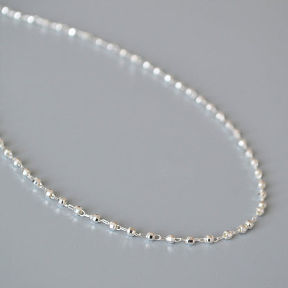 Klassinen Hopea Kaulakoru ajattomalla viehätyksellä