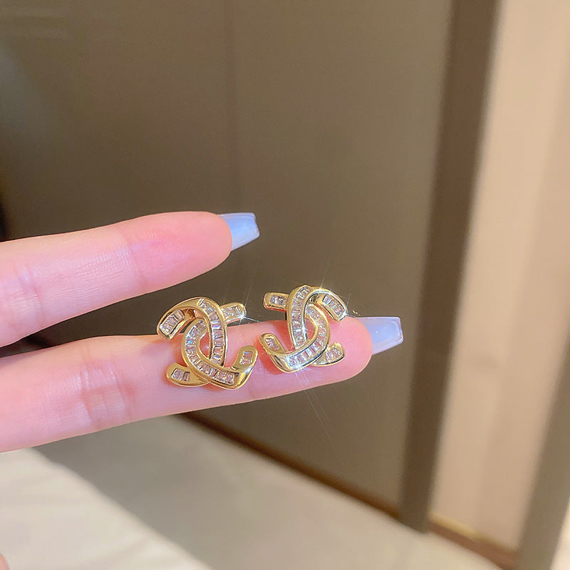 Elegantti Kulta Korvarengas jokaiseen tilaisuuteen