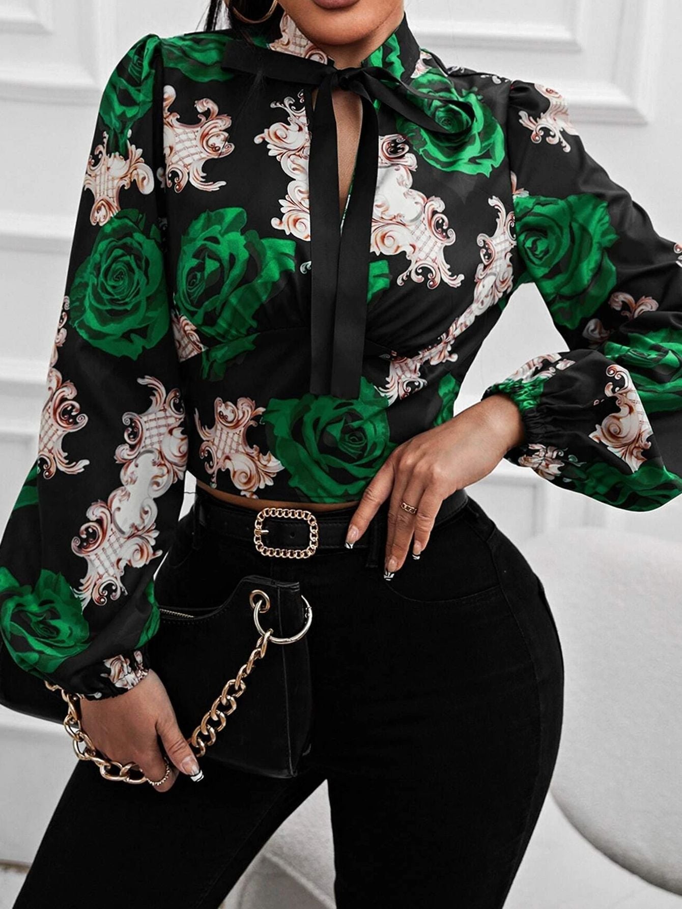 Effortlessly Elegant Blouse with a Timeless Design