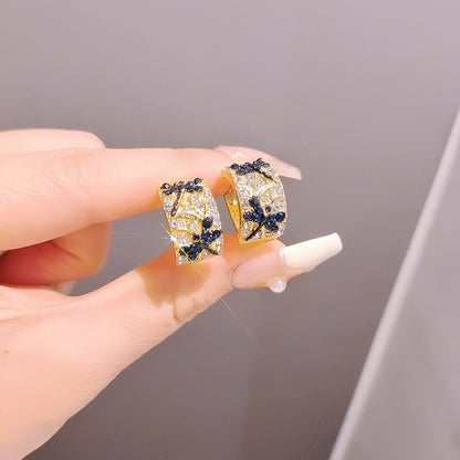 Klassinen Sormus ajattomalla viehätyksellä